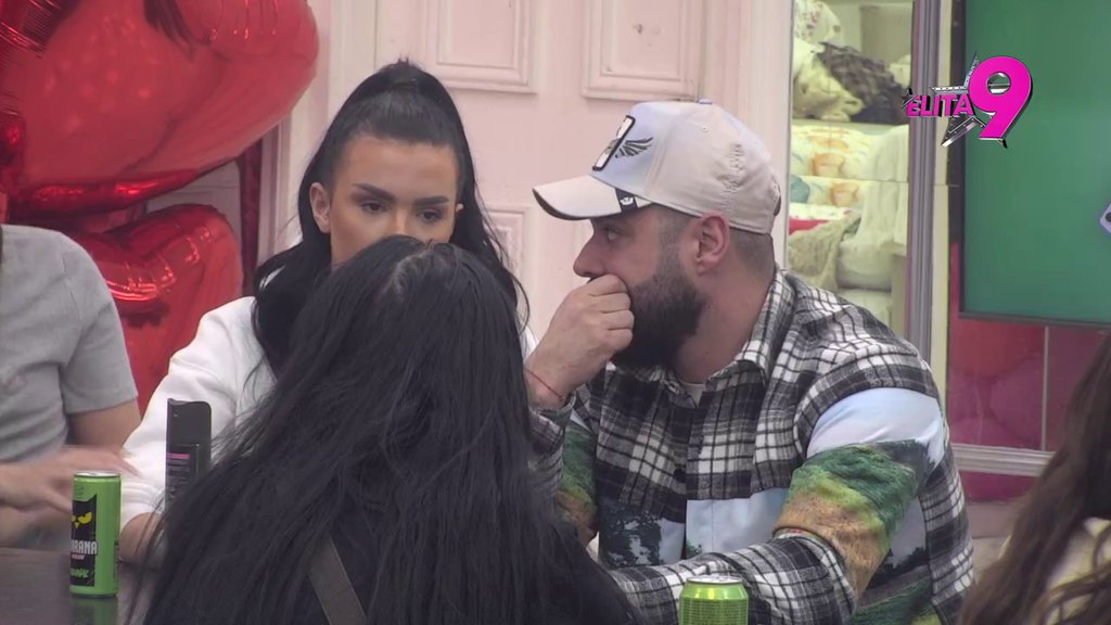 Udarao je pesnicama, nije Relja nasilnik: Ivan dočekao Anđela na zicer, urniše ga žestokim prozivkama! (VIDEO)