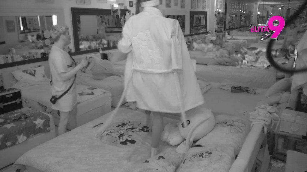 Uništena si, novogodišnja j*bačice: Uroš ne da Maji mira, Alibaba morao da skoči u njenu zaštitu! (VIDEO)