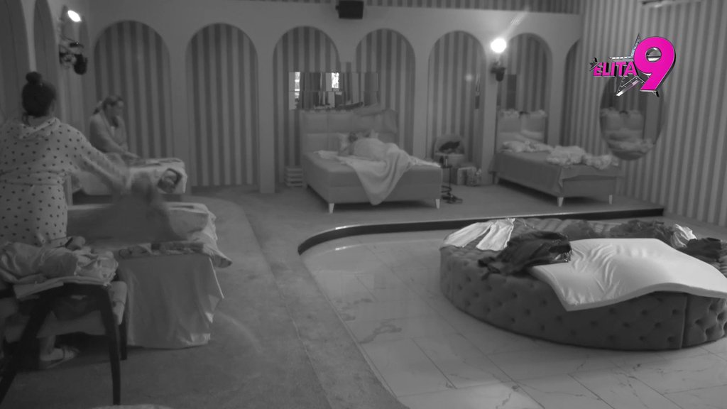 Pavle, gledaj kako ti bivšu drugi ljubi! Uroš divlja po Odabranima zbog Bore i Dušice, ona zaurlala: Sve će vam Bog vratiti (VIDEO)