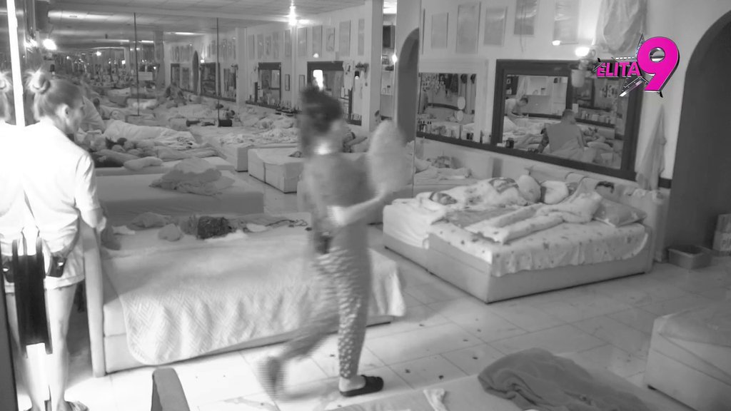 Milena Kačavenda divljao kao nikad: Anđelo i Janjuš je uduženim snagama doveli do ludila, ona poliva i urliče iz petnih žila! HAOS (VIDEO)