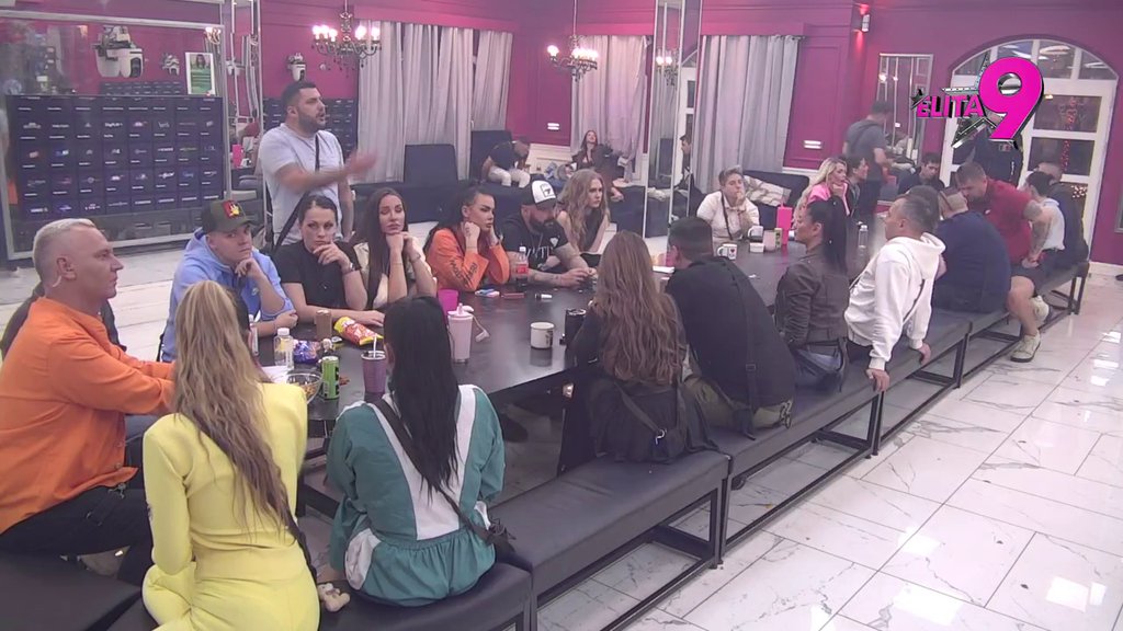 UDRUŽILE SE: Asmin na sve načine pokušava da ponizi svoje bivše, tvrdi da Stanija nije htela da pozove Aneli kada je saznala da je on u braku (VIDEO)