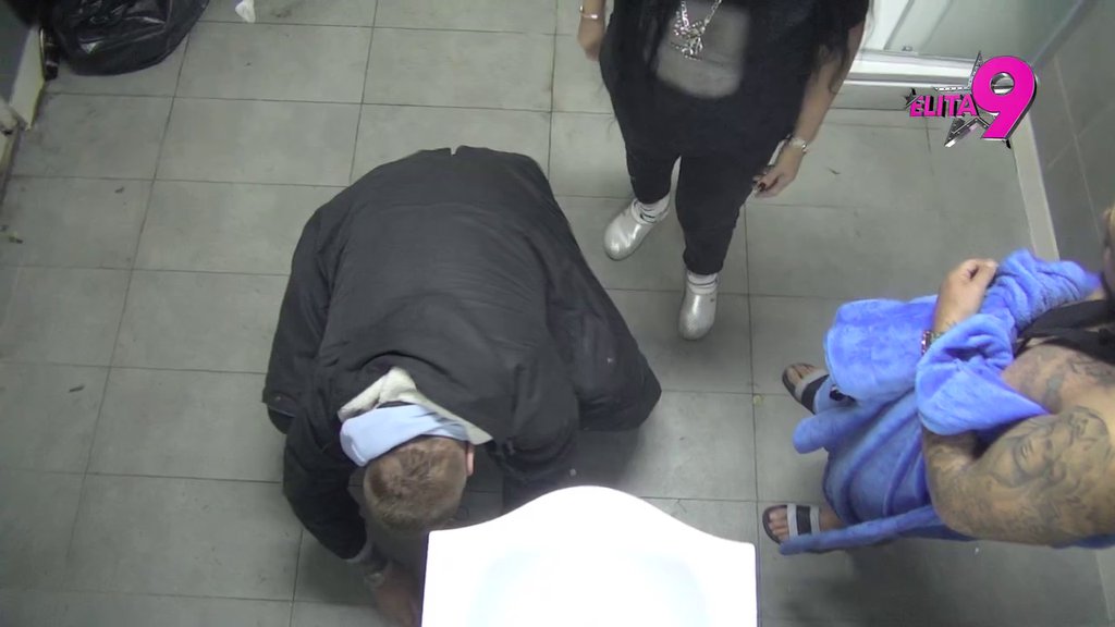 PREŠLA IGRICU: ŠOK reakcija Milosave Pravilović na susret sa gumenom zmijom će vas NASMEJATI DO SUZA! (VIDEO)