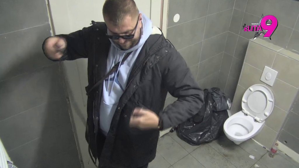 PAKLENI PLAN: Marko Janjušević Janjuš spreman da učesnicima ZABIBERI ČORBU! Razradio strategiju kako da cimere PRESTRAŠI u toaletu! (VIDEO)