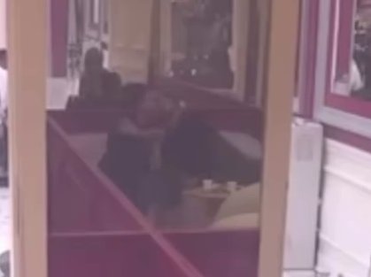 DOKAZ CRNO NA BELO! Anita sedi u Asminovom zagrljaju i objašnjava mu kakva je u vezi, PAO I POLJUBAC! (VIDEO)