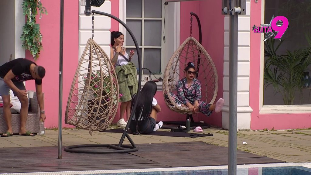 Očitale joj bukvicu: Jakšićka i Vanja pokušale da dozovu Dušicu pameti, ali uzalud! (VIDEO)