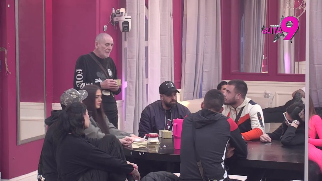 Spremna si s osmehom na licu da lažeš: Mića siguran da će Mina progutati Viktora kao zmija žabu! (VIDEO)