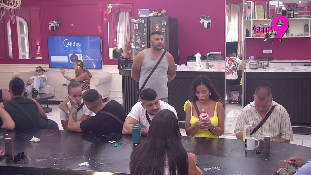 Kao da je ona bila sa mnom u vezi: Asminu preko glave Ahmića, nagazio Situ zbog pokušaja da ga oblati (VIDEO)