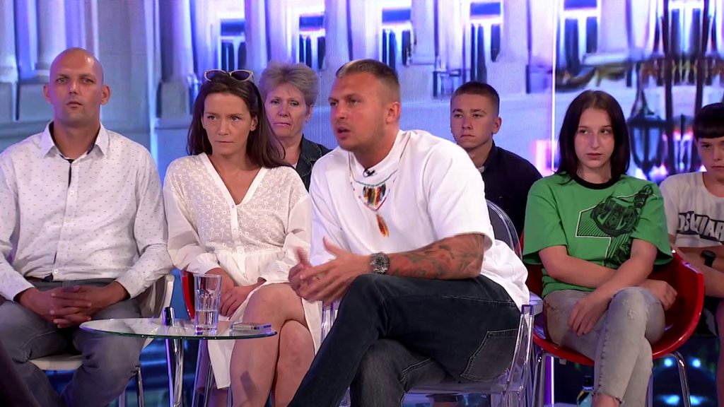 Trese se studio od sukoba Anđele i Karića: Teške reči pljušte na sve strane, ovo je rat do istrebljenja! (VIDEO)