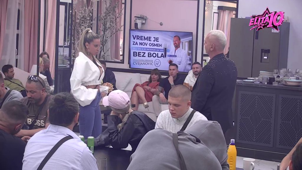 Neće da me zagrli i poljubi, kao da ga je SRAMOTA: Aneli progovorila o vezi i svađama sa Đukićem, pa priznala: Rekao mi je da... (VIDEO)
