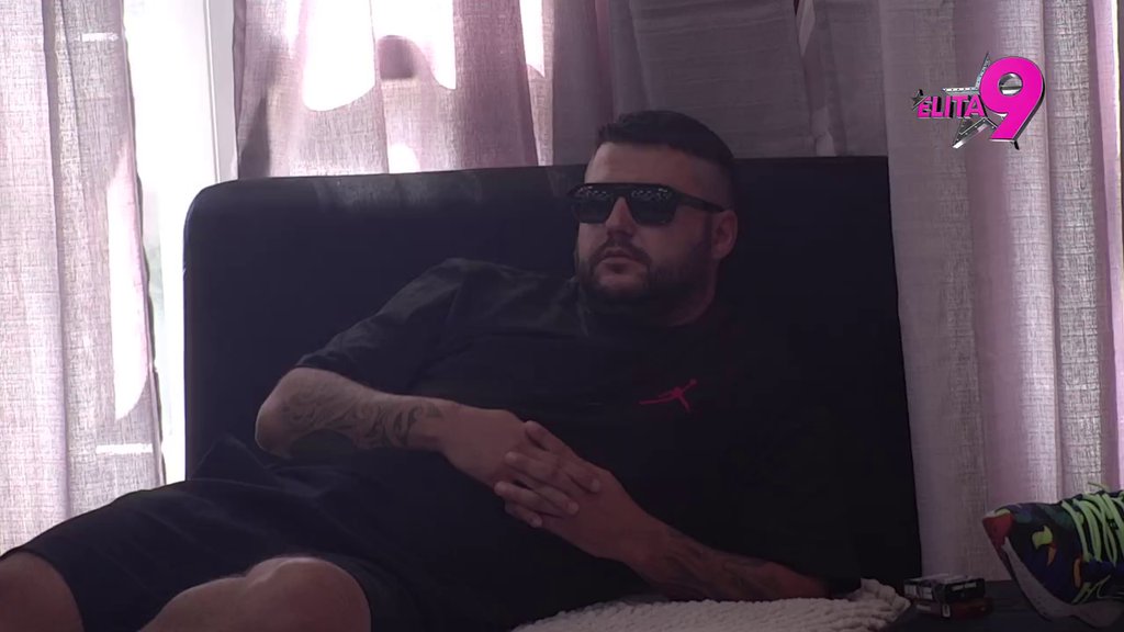 HAOS TRESE BELU KUĆU! Nakazo, GOREĆEŠ U PAKLU! Aneli i Stanija zajedničkim snagama udarile na Asmina, on ih IZVREĐAO KO NIKO NIKAD! (VIDEO)