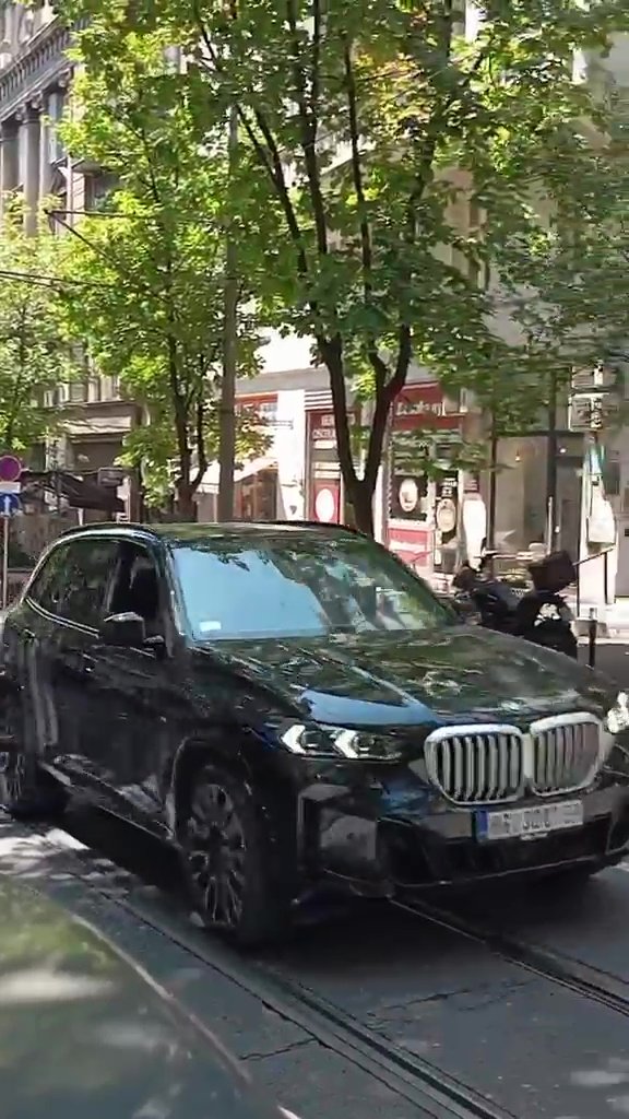 PINK.RS PAPARACO SNIMCI! Maja i Asmin prvi put uhvaćeni zajedno nakon SKANDALA: Pogledajte šta rade, na Durdžićevom automobilu se vidi razlupana šoferka! (FOTO+VIDEO)