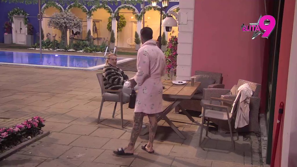 Ovim potezom se odao: Sada je jasno da li Đukića zanima Teodora! (VIDEO)