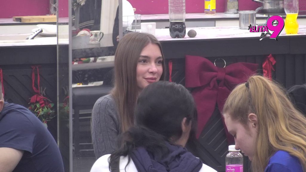 Stavi ga sa mnom, da ga vratim na pravi put: Jovana šuruje sa Urošem oko izolacije, rešili da smeste ovom takmičaru! (VIDEO)