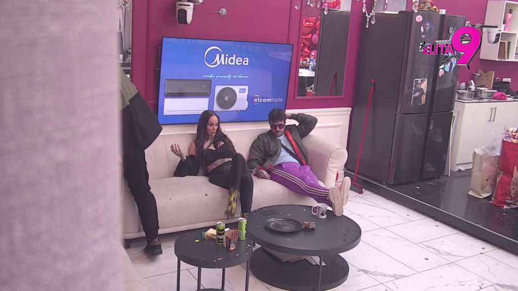 Ovo nema ni u filmovima: Teodora urla na Bebicu zbog blamantnog ponašanja, Đukić glumi ljubavnog terapeuta! (VIDEO)