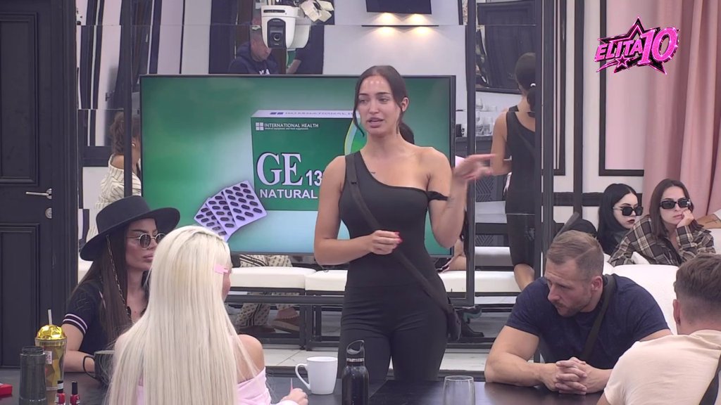 Ispao je džek, podnosi sve provokacije! Laura sve bliža i bliža Kariću, ne krije da bi se pomirila sa njim na keca (VIDEO)