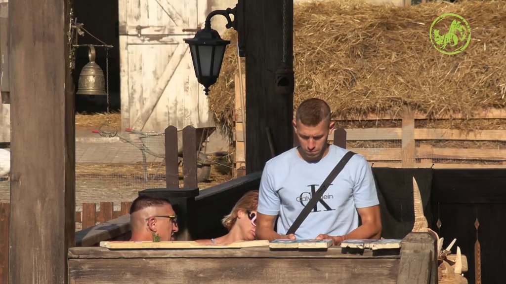 'GLUPIRAŠ SE ZA MELE PARE' Kristijan sasuo Barbi bolnu ISTINU u lice, pa joj dao očinski savet: Mani se PEVANJA (VIDEO)