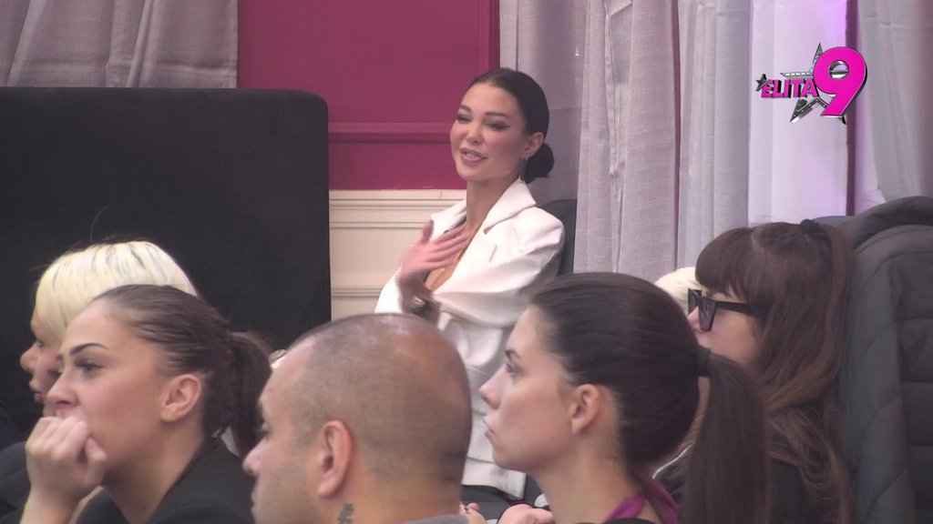 Da li će i ovo demantovati?! Maja se s osmehom obratila Luki, on uzvratio, pa ponovio pokret koji mu je pokazala (VIDEO)