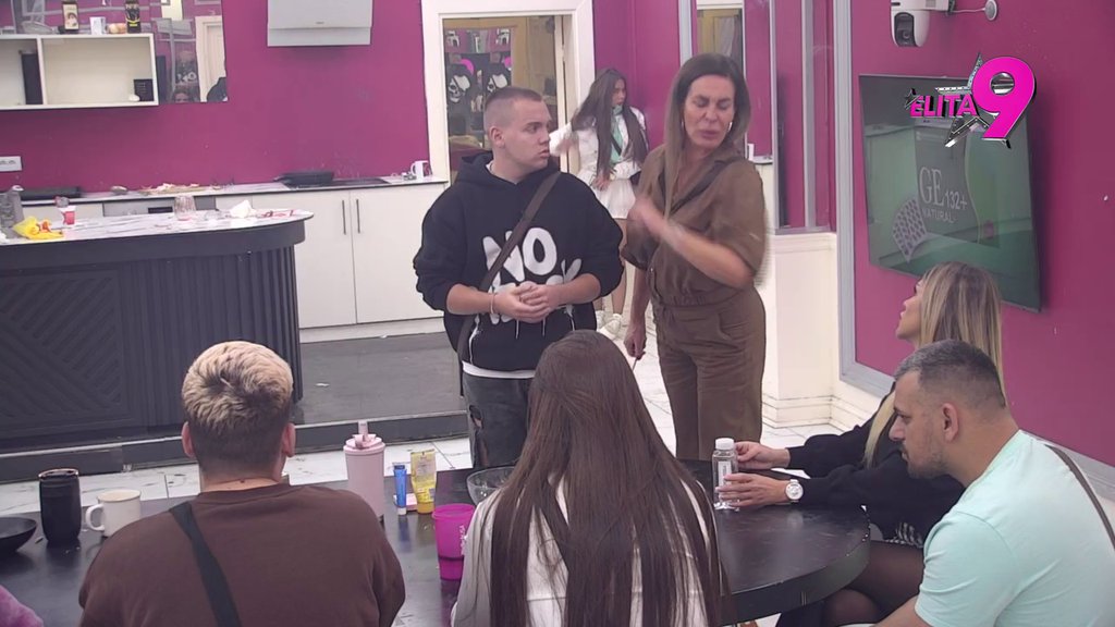 JANJUŠ ZA DORUČAK, ANĐELO ZA VEČERU: Imala je odnos sa čovekom koji ne postoj, Milena Kačavenda pliva u sve većem mulju (VIDEO)