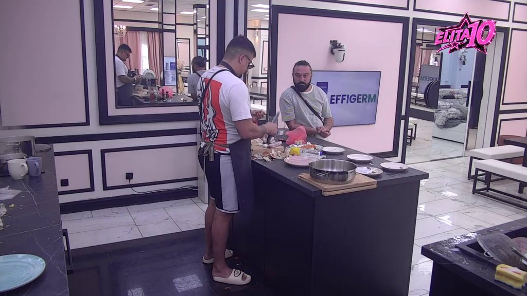 KUVAJTE SA TERZOM: Otrkio bez čega nikada ne sprema obroke (VIDEO)