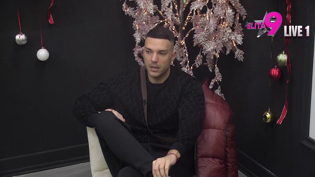 Promiskuitetna devojka, šta drugo da kažem? Anđelo razvezao jezik i nikad žešće raspalio rafalnu paljbu po Aniti, ovim prozivkama je unakazio! (VIDEO)