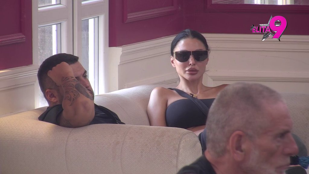 Javno molim da me ostavi na miru: Asmin ne može da se reši Maje Marinković, pred svima joj dao šut kartu i otkrio da ga je molila da imaju odnose! (VIDEO)