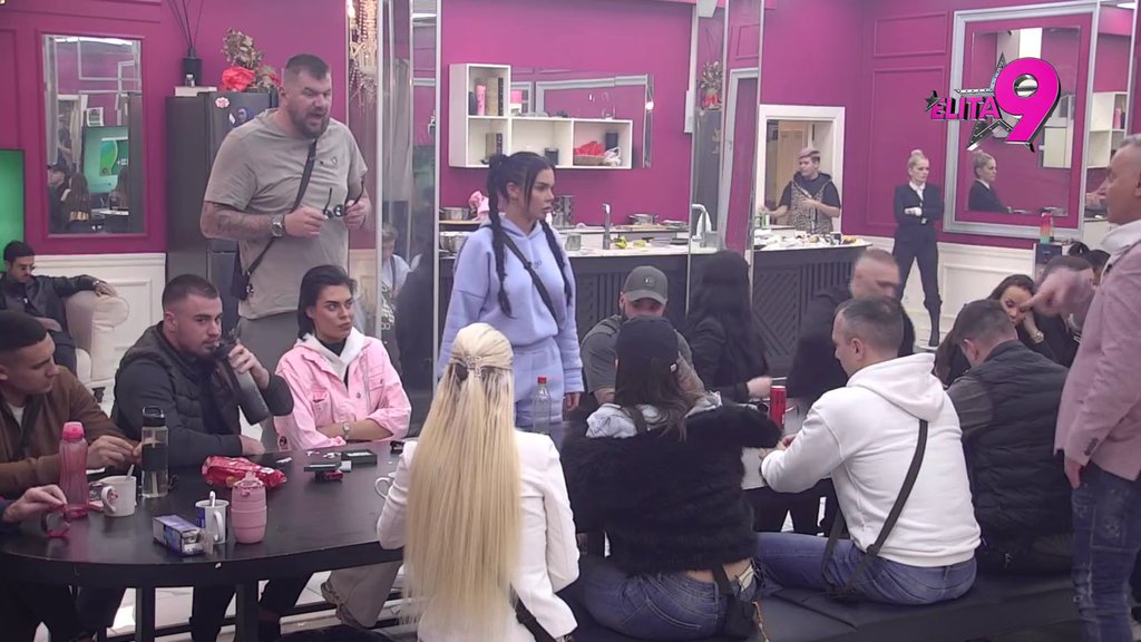 Poznat si po abortusima i što fejk praviš decu: Janjuš pogodio Anitu u centar, pa dobio žestoku povratnu, Đukić dao svoj sud: Hoće da ga menja, a svideo joj se ovakav! (VIDEO)