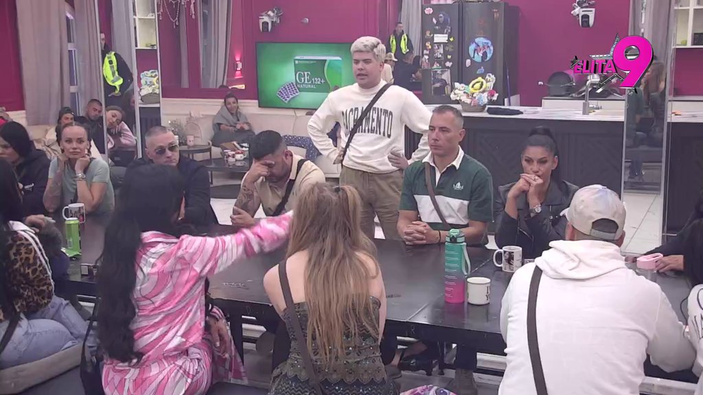 Imao si puno drugara, a sada sediš sam i gledaš u sto: Dragana demolirala Alibabu, Uroš pokušao da ponizi Staniju, ona ga postavila na mesto: Ti si zlo na štiklama, operisan si od emocija (VIDEO)