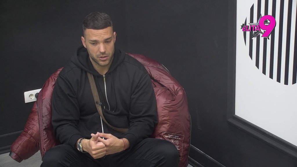 Razvezao jezik: Anđelo nikad žustrije komentarisao aktuelna dešavanja u kući, pa ovu takmičarku nagazio svim silama! (VIDEO)