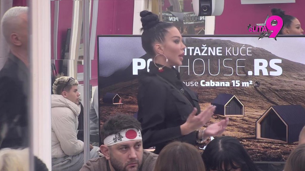 Udružile zle jezike: Maja i Aneli brutalno oblatile Anitu jer je glupa, ona nikad žešće uzvratila i udarila na njihov izgled! (VIDEO)