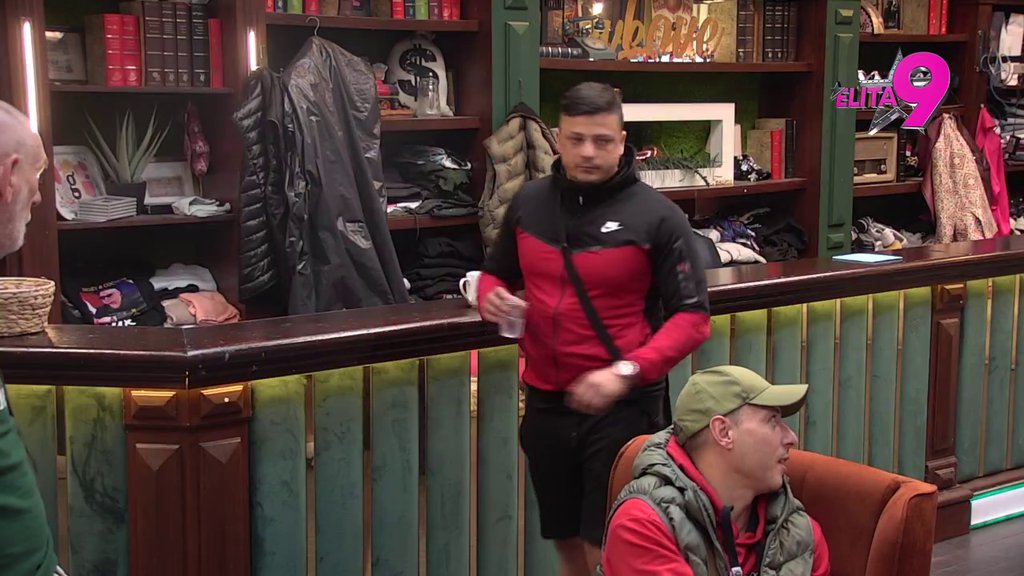 Haos u pabu! Pržulj digao ustanak zbog Alibabine i Terzine neiskrenosti, Maja podivljala: On pljuje Miću, ovaj klima glavom (VIDEO)