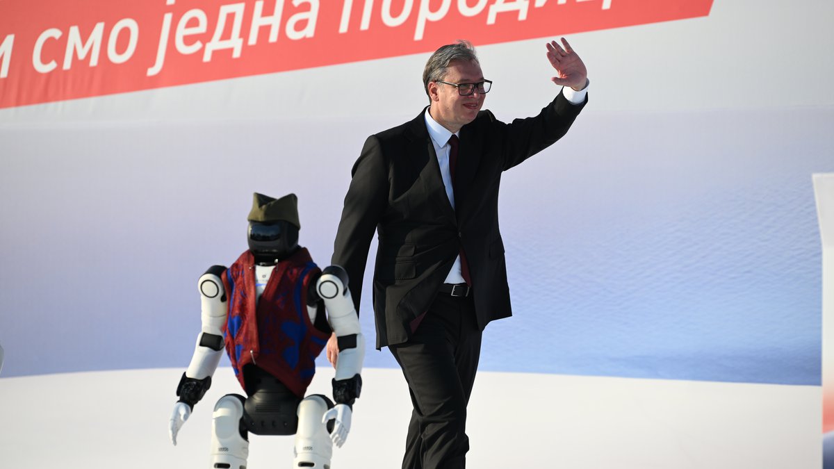 ‘ZNAO SAM DA JE SRBIJA IZA MENE, VERNO SAM VAM SLUŽIO 14 GODINA’ Vučić poslao moćnu poruku, pomenuo i mesto predsednika