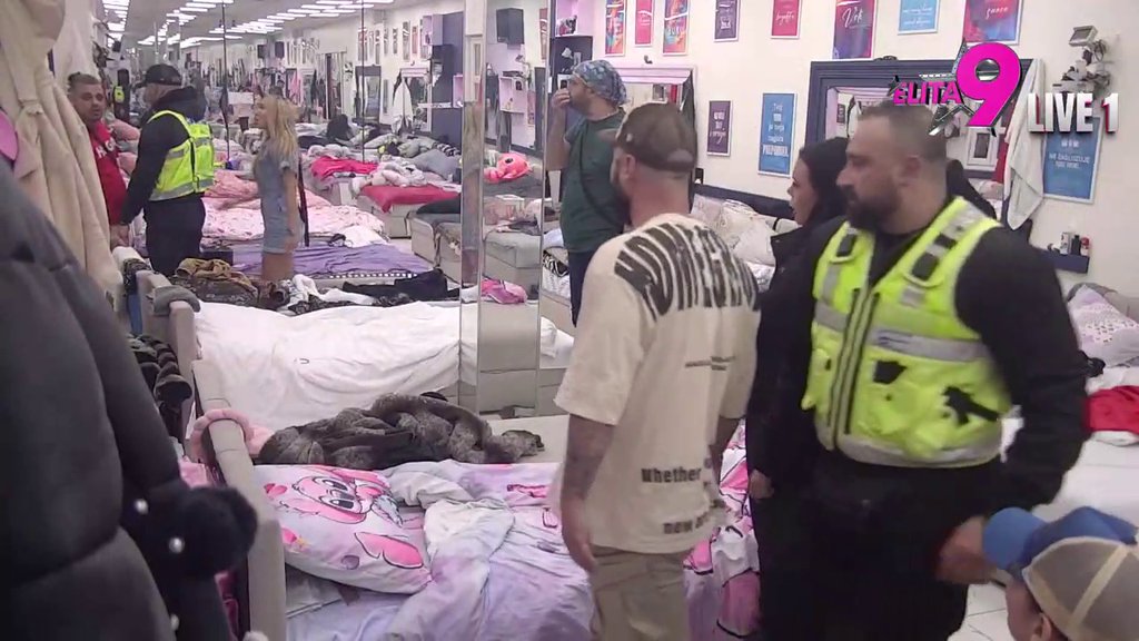 Karambol kakav se ne pamti: Bora Santana doživeo pomračenje i brutalno izvređao Anitu, umešao se Luka i nastao haos epskih razmera! (VIDEO)