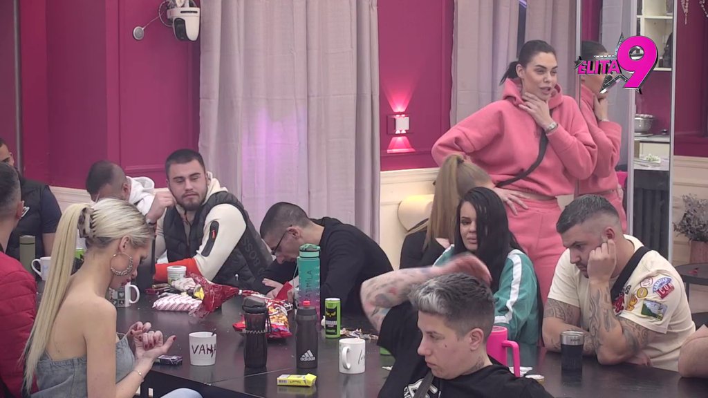 Pojeo je blam! Mina propala u zemlju od sramote zbog svađe s Viktorom, Mića otkrio: Viktor joj ne veruje, tako da... (VIDEO)