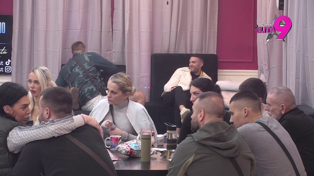 Ovo niste očekivali?! Janjuš prišao Aneli, ona uspela da ga oduva (VIDEO)