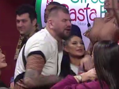 Kačavenda ima da pozeleni! Saška se vratila u igru: Janjuš se ne odvaja od Jakšićke, umalo pao poljubac (VIDEO)