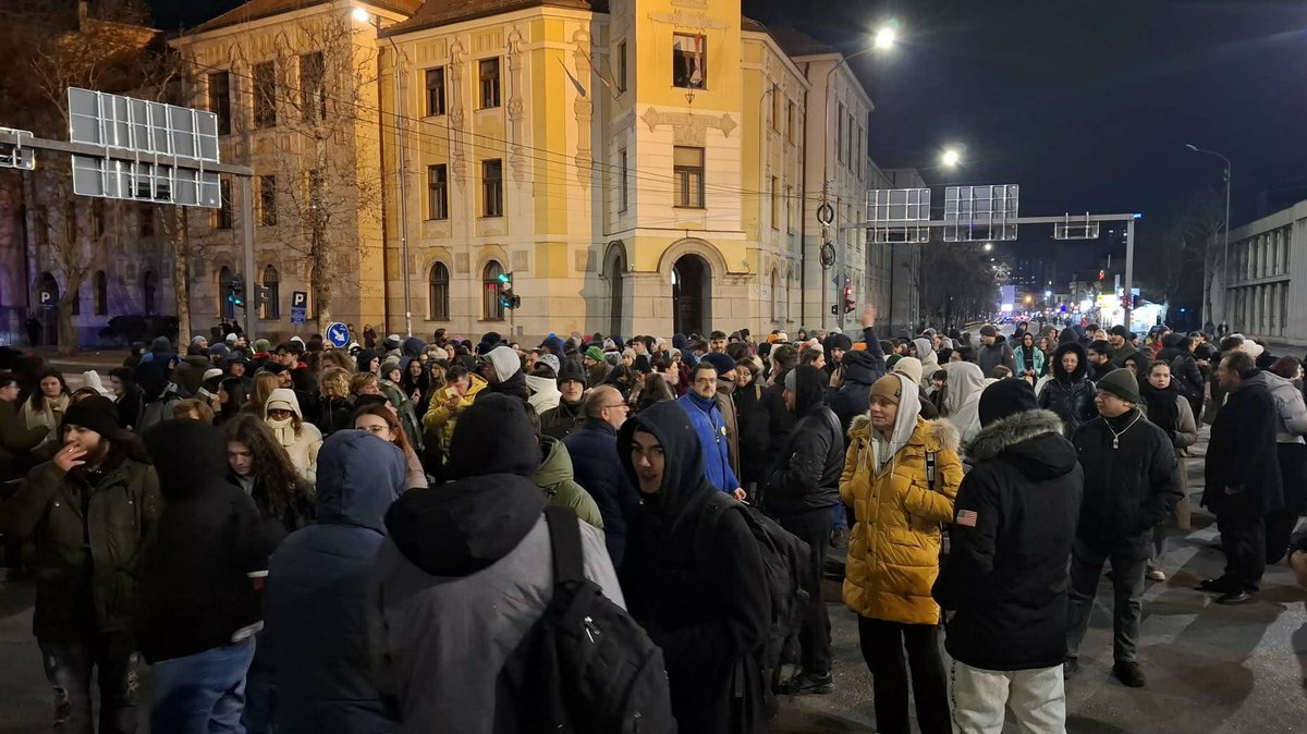 SNIMAK KOJI OTKRIVA ISTINU! Ovako je izgledala organizovana akcija: Afera 'zvučni top' imala JEDAN CILJ - Kamera snimila šta se DEŠAVALO PAR SEKUNDI PRE DRAME (VIDEO)