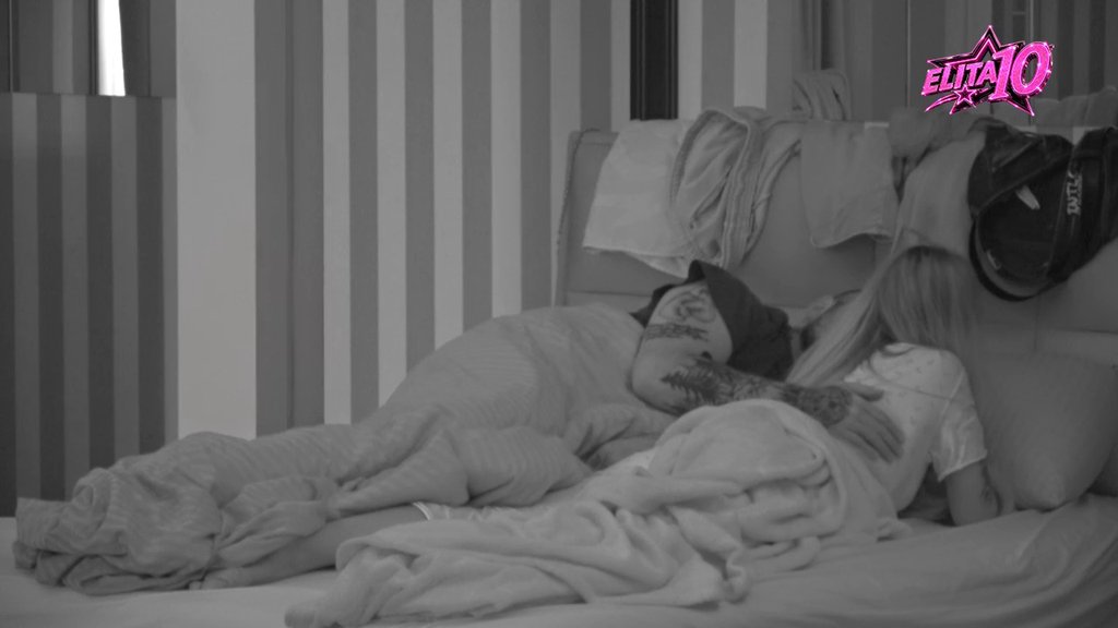 LJUBAV CVETA U ODABRANIMA! Pali strasni poljupci između Aneli i Cara, ona ga pitala za EMOCIJE PREMA NJOJ (VIDEO)
