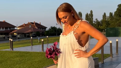 LJUPKA STEVIĆ SE TAJNO UDALA?! Fotografija u belom zbunila sve, a OVO je pozadina priče (FOTO)