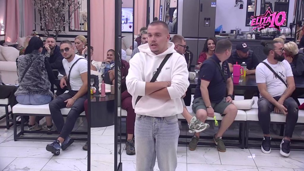Ne dopada mu se, nego je odlepio za njom: Dača ušao u srž Carevog i Anđelinog odnosa, pa došao do zaključka: Ljubomorisao je na cveće kao da joj je momak! (VIDEO)