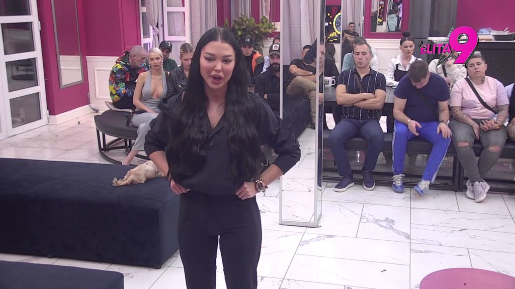 Posle operacije jedva izlazi na kraj sa udvaračima: Maja otkrila kako se oseća nakon što je uradila novu zadnjicu! (VIDEO)