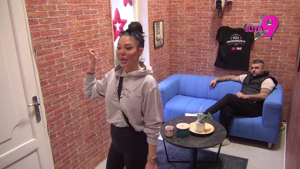 NAGLI PREKID EMISIJE: Aneli upala u radio, žestoko osolila po Asminu i njegovom ponašanju, on joj odbrusio: SELJANKO JEDNA... (VIDEO)