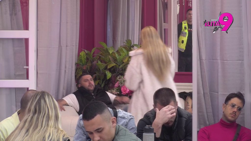 Karambol! Novo suočavanje Aneli i Asmina zatreslo imanje, tresu se zidovi Bele kuće (VIDEO)