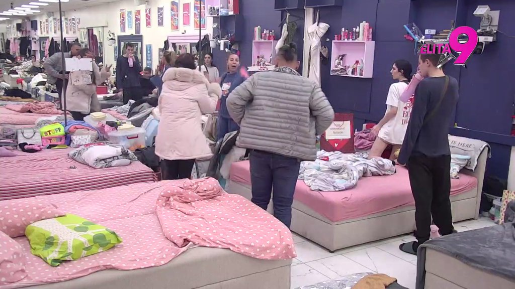 Sujeta ili pak, nešto drugo?! Obezbeđenje uletelo munjevitom brzinom: Miljana pobacala Aneli stvari, haos na sve strane (VIDEO)