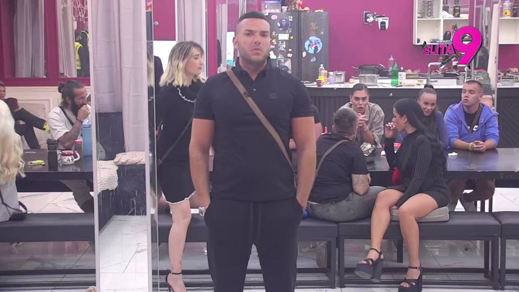 Tog je opredeljenja, modža će svaku drugaricu... Anđelo podgrejao sumnje da su Anite i Tamara više od prijateljica! (VIDEO)
