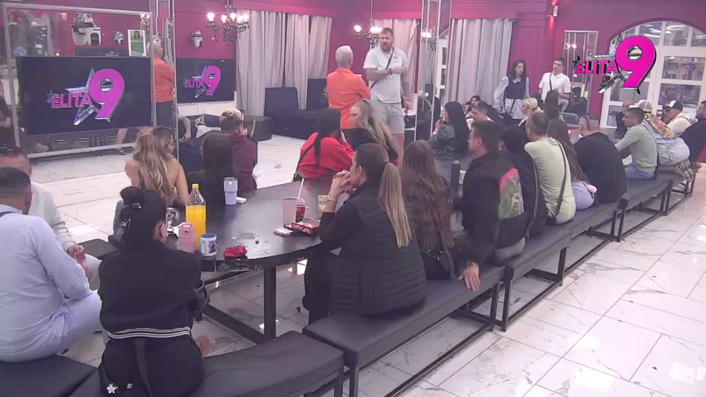 ESKALACIJA LJUBOMORE: Hana kivna na Neria jer gledao Boginju dok se presvlači, pa joj Janjuš očitao lekciju koju će zapamtiti! (VIDEO)