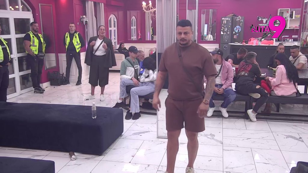 Kada se pogleda u ogledalo, ne veruje da je to ona: Sofija ponizila Maju kao niko do sada, podsetila je na prošlost, pa udarila na njene estetske zahvate (VIDEO)
