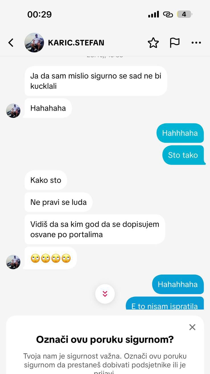 DA SAM MISLIO, SIGURNO SE NE BISMO KUCKALI: Nove prepiske Karića i Anite, evo na koji način je pokušavao da je osvoji (FOTO)