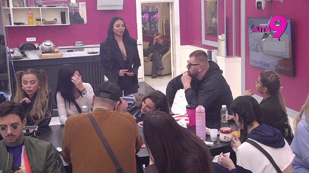 Istina je da su Taki i Bora orgijali, ali sa njenom mamom: Maja zadala nikad brutalniji udarac Teodori, pa najstrašnije isprozivala Slavicu Delić! (VIDEO)