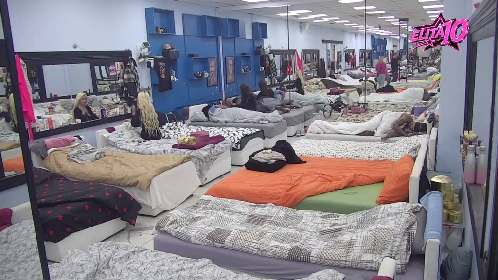 Miljana oterala Jasenku DOĐAVOLA, pa se bacila na Karića! Ljubila ga i grlila u krevetu (VIDEO)
