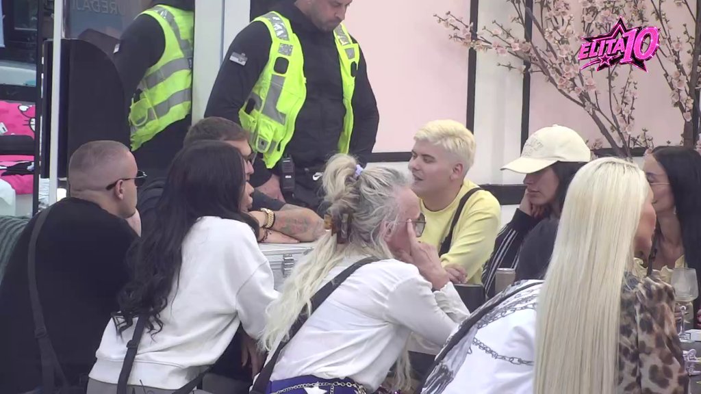 Večeras ću sve komentarisati: Anđela već naoštrena da unakazi Terzu, Karić i Aneli joj pogotovo zapali za oko (VIDEO)